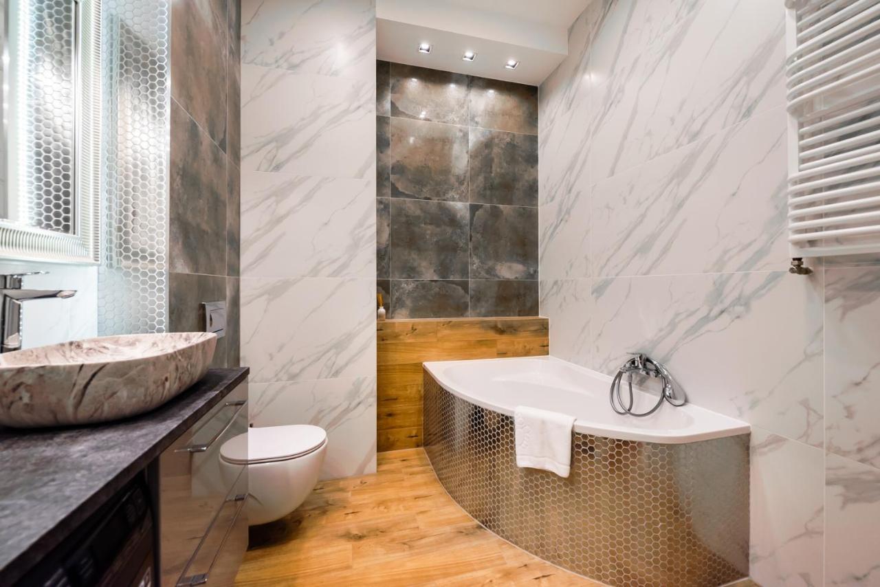 Zlota Sophisticated Apartment Warsaw Exterior photo
